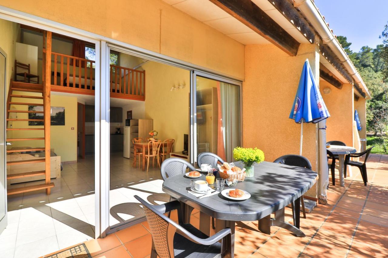 Les Arbousiers Village Hotel Provencal La Roquebrussanne Экстерьер фото