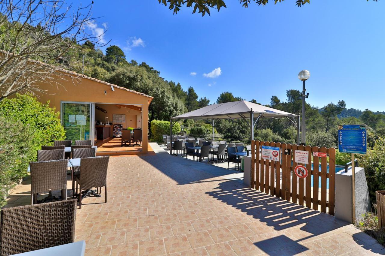 Les Arbousiers Village Hotel Provencal La Roquebrussanne Экстерьер фото