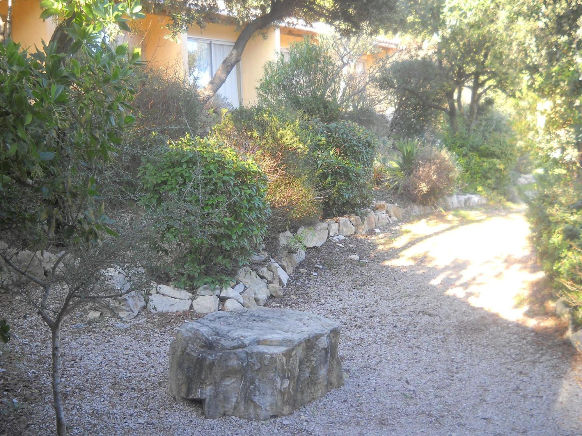 Les Arbousiers Village Hotel Provencal La Roquebrussanne Экстерьер фото