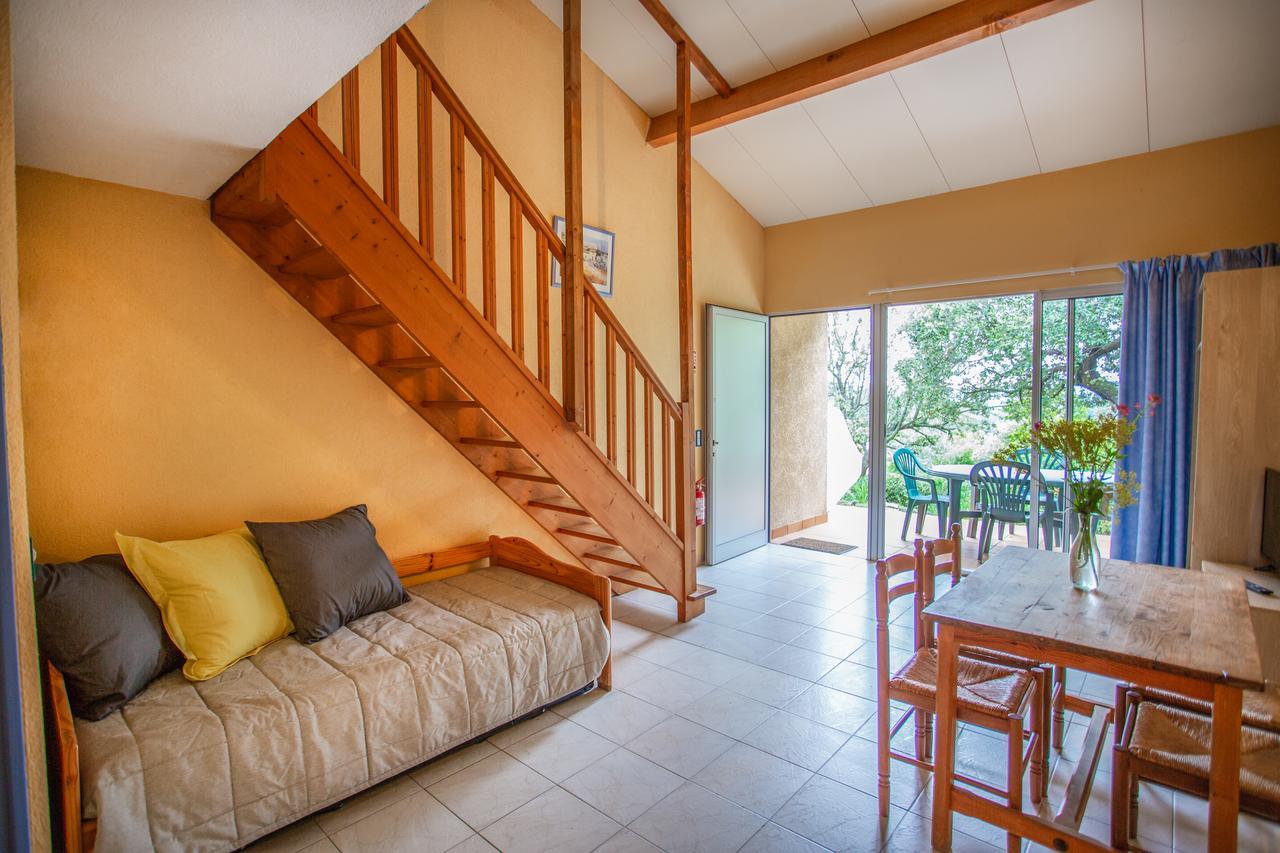 Les Arbousiers Village Hotel Provencal La Roquebrussanne Экстерьер фото